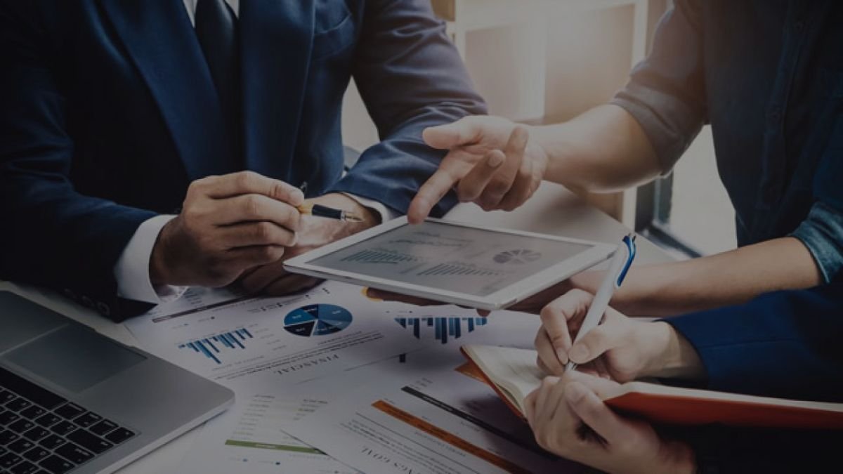 Planificamos estratégicamente la comercialización del producto desde una perspectiva global entendiendo el contexto político y económico del sector y cuáles son las tendencias.